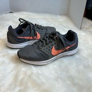 Nike running shoe grey, peach swoosh, white/black soles size 8W